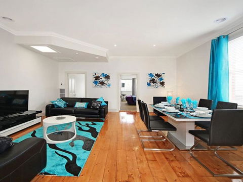 Hidden Gem In Cafe Strip! Chadstone + King Bed - Nambucca Heads Accommodation 0