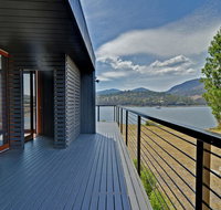 Hobart Waterfront Luxury Retreat - Nambucca Heads Accommodation