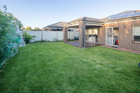 Homely Getaways In Central Pakenham - Pet Friendly - Nambucca Heads Accommodation 0