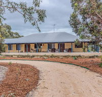 Kangaroo Lake Homestead - Nambucca Heads Accommodation