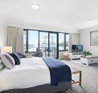 King size studio with water view walk to the city - Nambucca Heads Accommodation