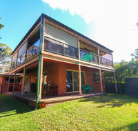 Kingfisher LakeHouse - Nambucca Heads Accommodation