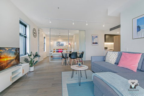 KOZYGURU WOLLI CREEK KOZY 1 BED APT SYDNEY AIRPORT & SYDNEY CBD NWC020 - Nambucca Heads Accommodation 0