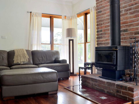 La Sila Homestead On Marrowbone - Cutest Cottage In The Hunter With Killer Views - Nambucca Heads Accommodation 2