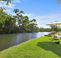 Lake Frontage family fun home - Nambucca Heads Accommodation