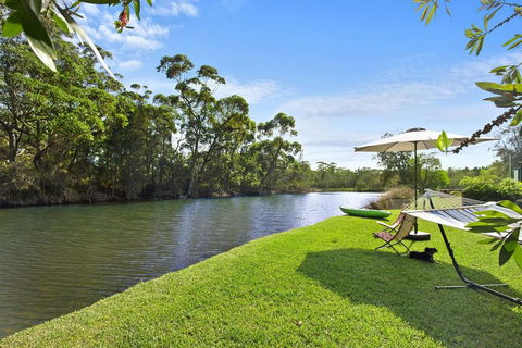 Lake Frontage Family Fun Home - Nambucca Heads Accommodation 0
