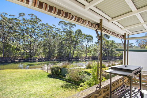 Lake Frontage Family Fun Home - Nambucca Heads Accommodation 3