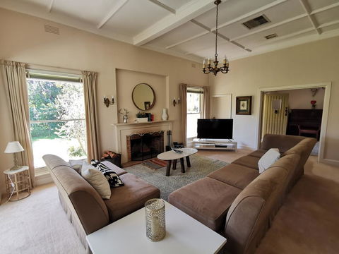 Lake House Benalla - Nambucca Heads Accommodation 2