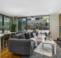 Large unit amid inner-city greenery close to CBD - Nambucca Heads Accommodation