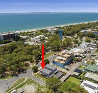 LAVISH BEACH HOUSE ON THE SURF SIDE - Nambucca Heads Accommodation
