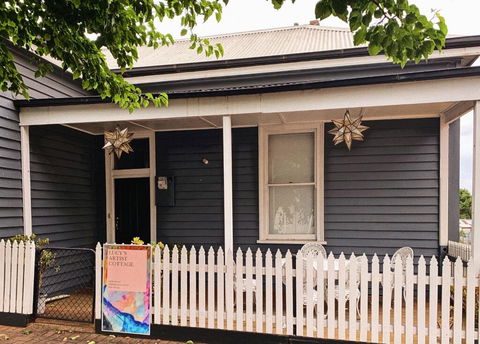 Lucys Artist Cottage - Nambucca Heads Accommodation 0