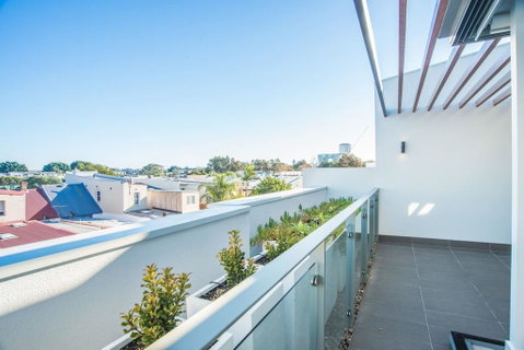 Luxurious Townhouse With Natural Light In Rosebery - Nambucca Heads Accommodation 1