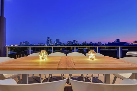 Luxury Darwin City Lights Jacuzzi Central Location Large House New Furnishings - Nambucca Heads Accommodation 1