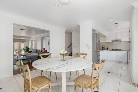 Luxury Family-size Home In Smart Beachside Suburb - Nambucca Heads Accommodation 1