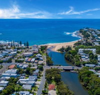 Luxury Hamptons Beachside Home in Dicky Beach - Nambucca Heads Accommodation