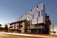 Luxury large modern apartment close to city parks shops and public transport