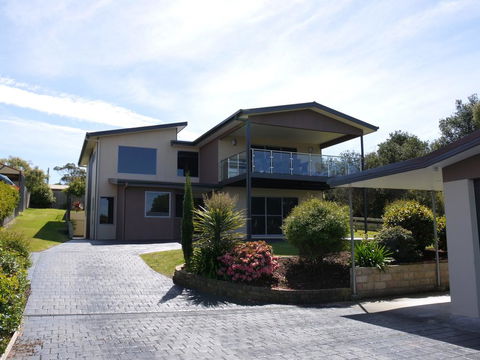 Luxury Near Old Pier Beach - Nambucca Heads Accommodation 0