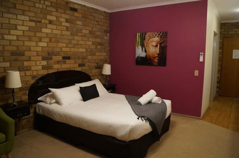 Magdala Motor Lodge & Lakeside Restaurant - Nambucca Heads Accommodation 2