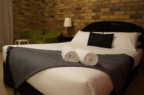 Magdala Motor Lodge & Lakeside Restaurant - Nambucca Heads Accommodation 0