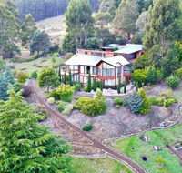 MAGICAL MOUNTAIN RETREAT - 20 mins to CBD and only 10 to MONA - Nambucca Heads Accommodation