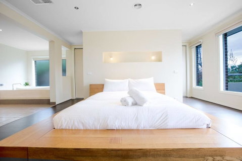 Magnificent Lux Stay@Mont Albert 4BR/WIFI/Garage - Nambucca Heads Accommodation 0
