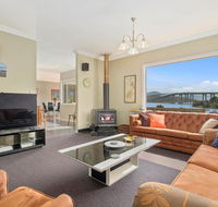 Manfield City Waterfront View Cottage - Nambucca Heads Accommodation