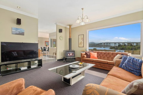 Manfield City Waterfront View Cottage - Nambucca Heads Accommodation 0