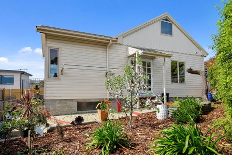 Manfield City Waterfront View Cottage - Nambucca Heads Accommodation 2