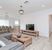 Modern and Spacious home near Curtin University - Nambucca Heads Accommodation