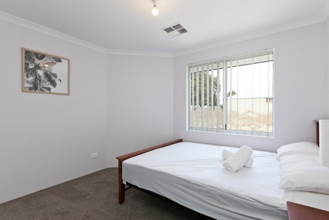 Modern And Spacious Home Near Curtin University - Nambucca Heads Accommodation 3