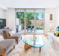 Modern apartment with large courtyard and short walk to Bondi Beach - Nambucca Heads Accommodation