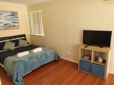 Modern Cosy Studio Close To QEH + Adelaide CBD + Airport + Beaches - Nambucca Heads Accommodation 0