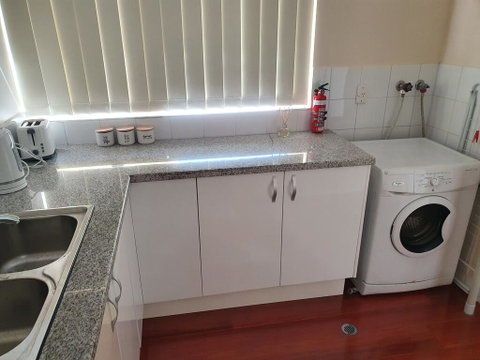 Modern Cosy Studio Close To QEH + Adelaide CBD + Airport + Beaches - Nambucca Heads Accommodation 3