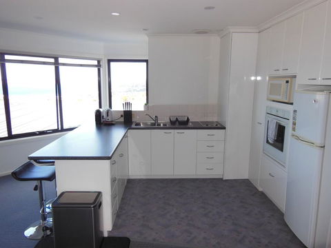 Modern Hobart Apartment With Stunning Views - Nambucca Heads Accommodation 2