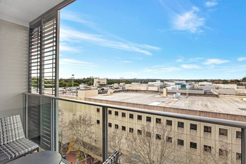 Modern Studio Apartment In Chatswood - Nambucca Heads Accommodation 3