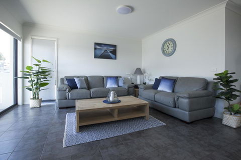 Mollymook Luxury Beachfront Apartment 3 - Nambucca Heads Accommodation 2