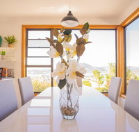Moonah House-10 mins to CBD  MONA 4BR 2 BATH great view park 3 cars sleep 11 king bed en-suite - Nambucca Heads Accommodation