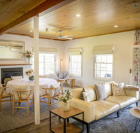 Myrtle Tree Lodge - Flowers Kangaroo Valley - Nambucca Heads Accommodation