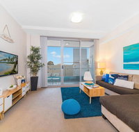 Near Airport  Train Station Stylish Two-Story Apartment - Nambucca Heads Accommodation