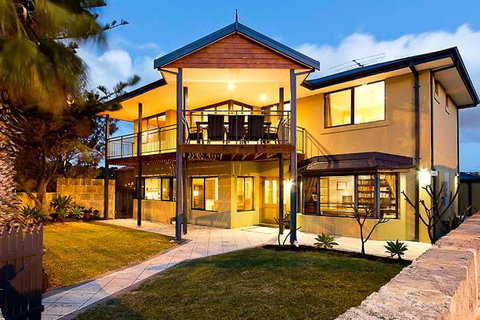 Mullaloo Beachfront Retreat - Nambucca Heads Accommodation 0