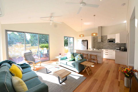 Sunny Blinco Street House - Nambucca Heads Accommodation 0