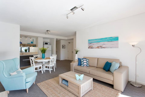 Beachside Living - South Fremantle - Nambucca Heads Accommodation 0