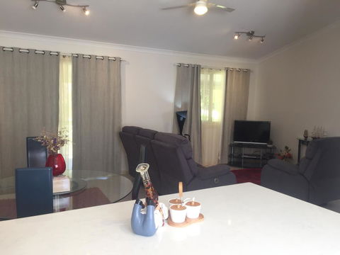 Bright & Beautiful Home On The Hills! - Nambucca Heads Accommodation 11