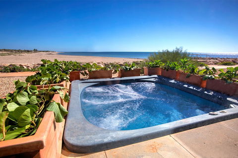 Mantarays Ningaloo Beach Resort - Nambucca Heads Accommodation 7
