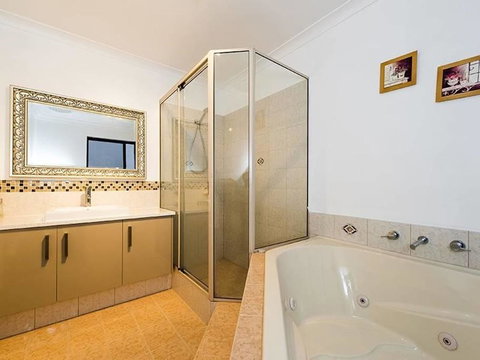 Highgate Modern Home (4 Mins To Perth City) - Nambucca Heads Accommodation 7