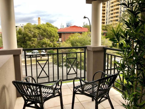 Highgate Modern Home (4 Mins To Perth City) - Nambucca Heads Accommodation 18