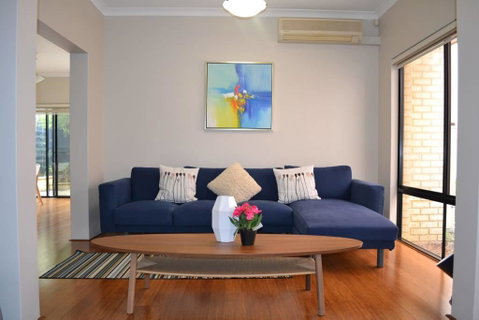 Highgate Modern Home (4 Mins To Perth City) - Nambucca Heads Accommodation 1