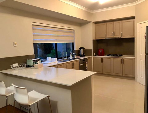 Highgate Modern Home (4 Mins To Perth City) - Nambucca Heads Accommodation 4