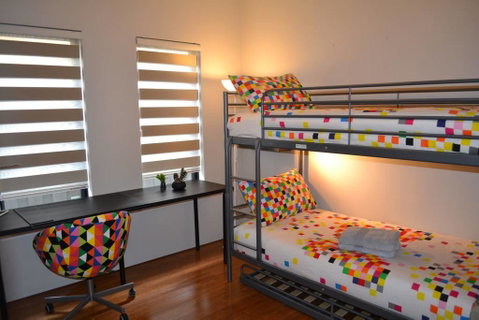 Highgate Modern Home (4 Mins To Perth City) - Nambucca Heads Accommodation 13