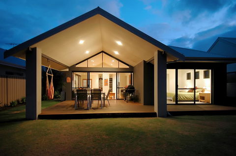 THE SANCTUARY LUXURY HOLIDAY HOME - Nambucca Heads Accommodation 24